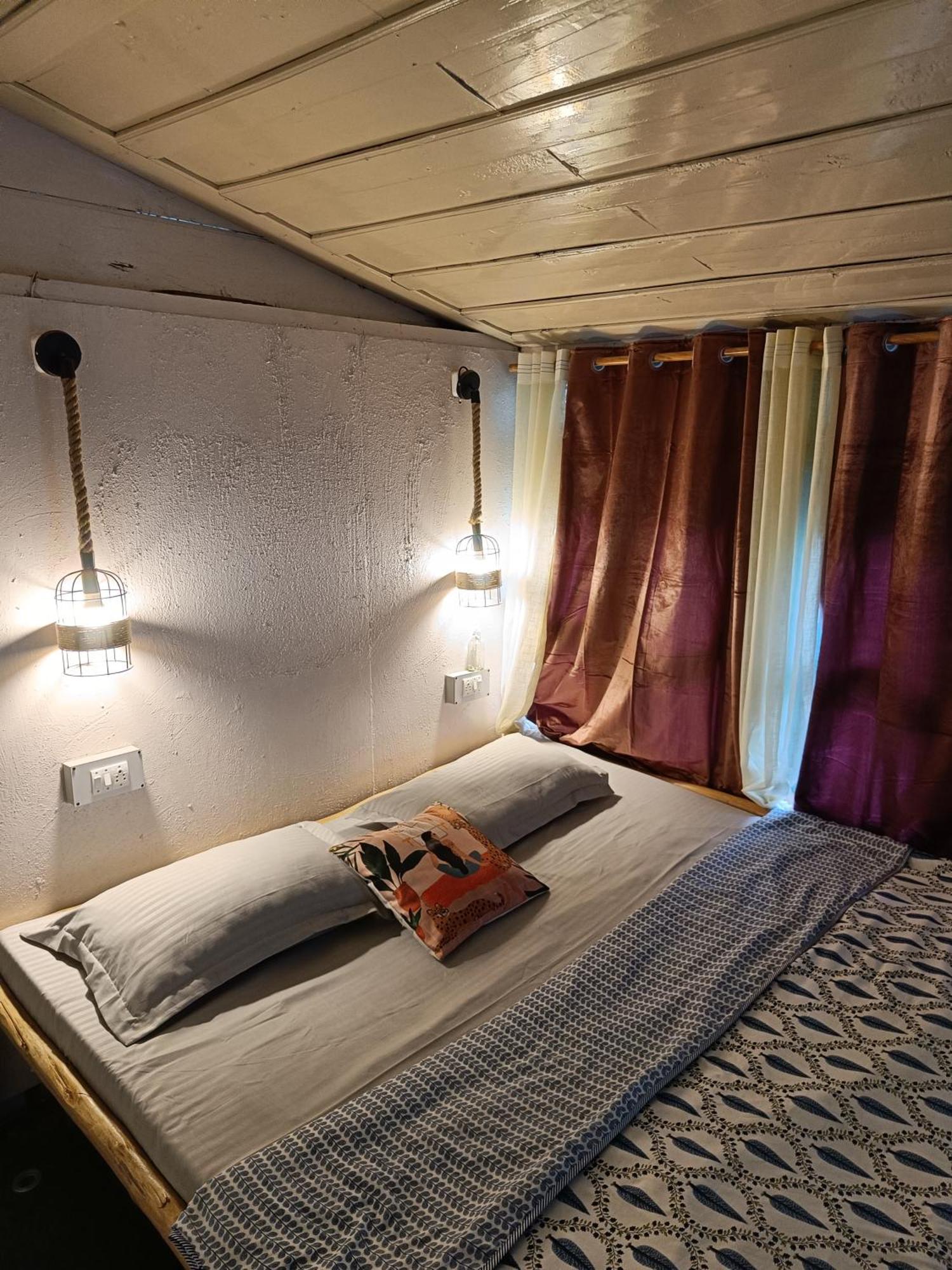 The Nook, Sainj Hostel Exterior photo