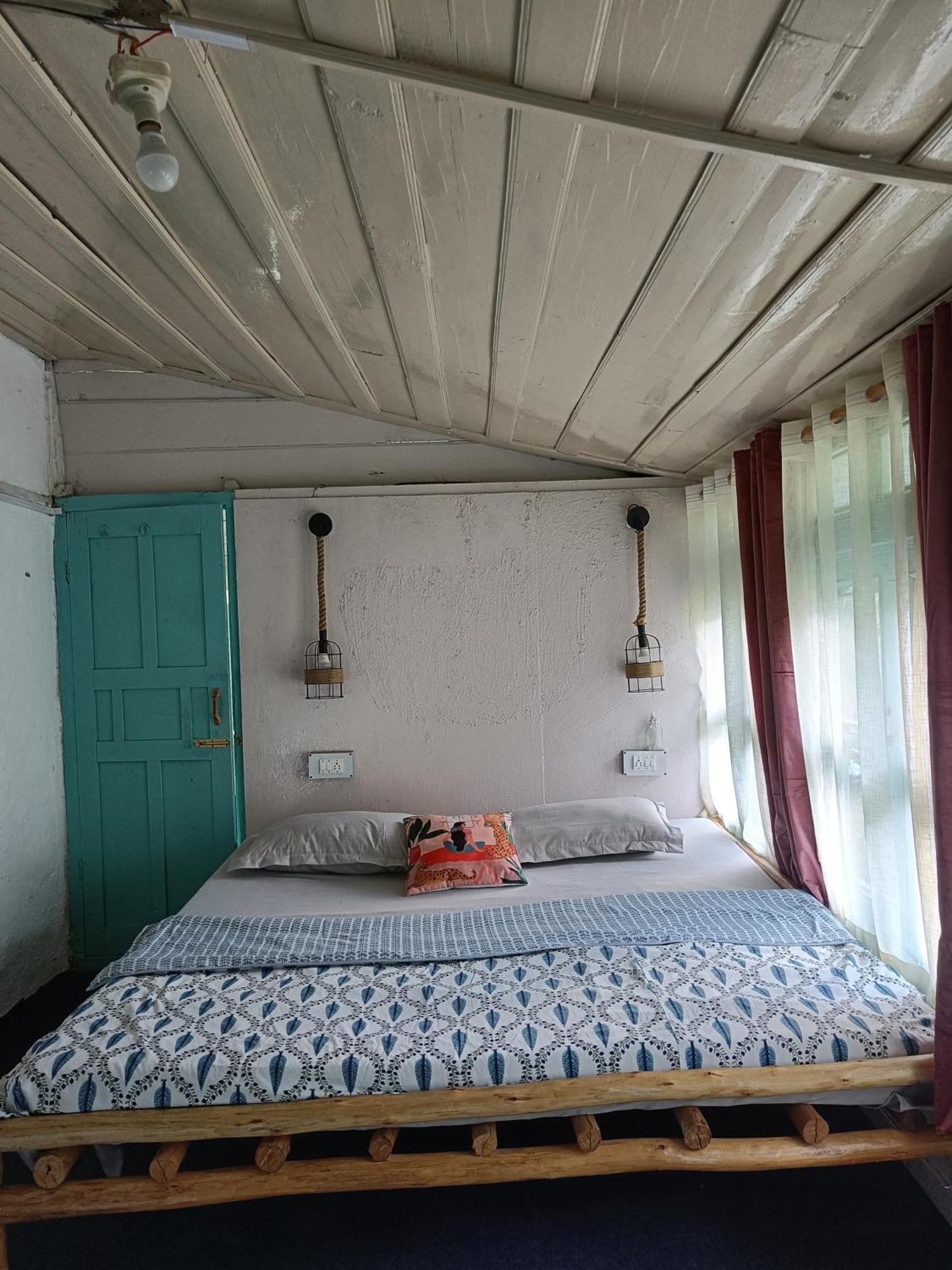 The Nook, Sainj Hostel Exterior photo